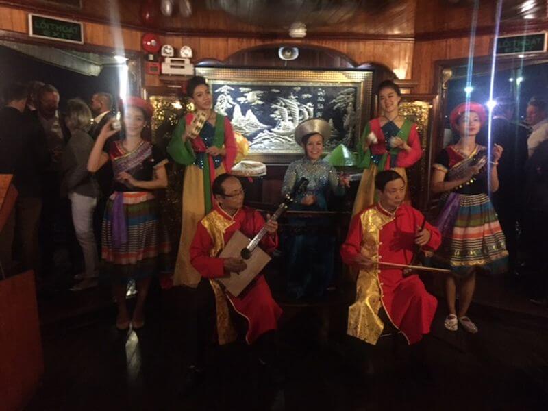Bild: Musiker beim Empfang auf der Indochina Junke - Handelskammer Bremen in Vietnam